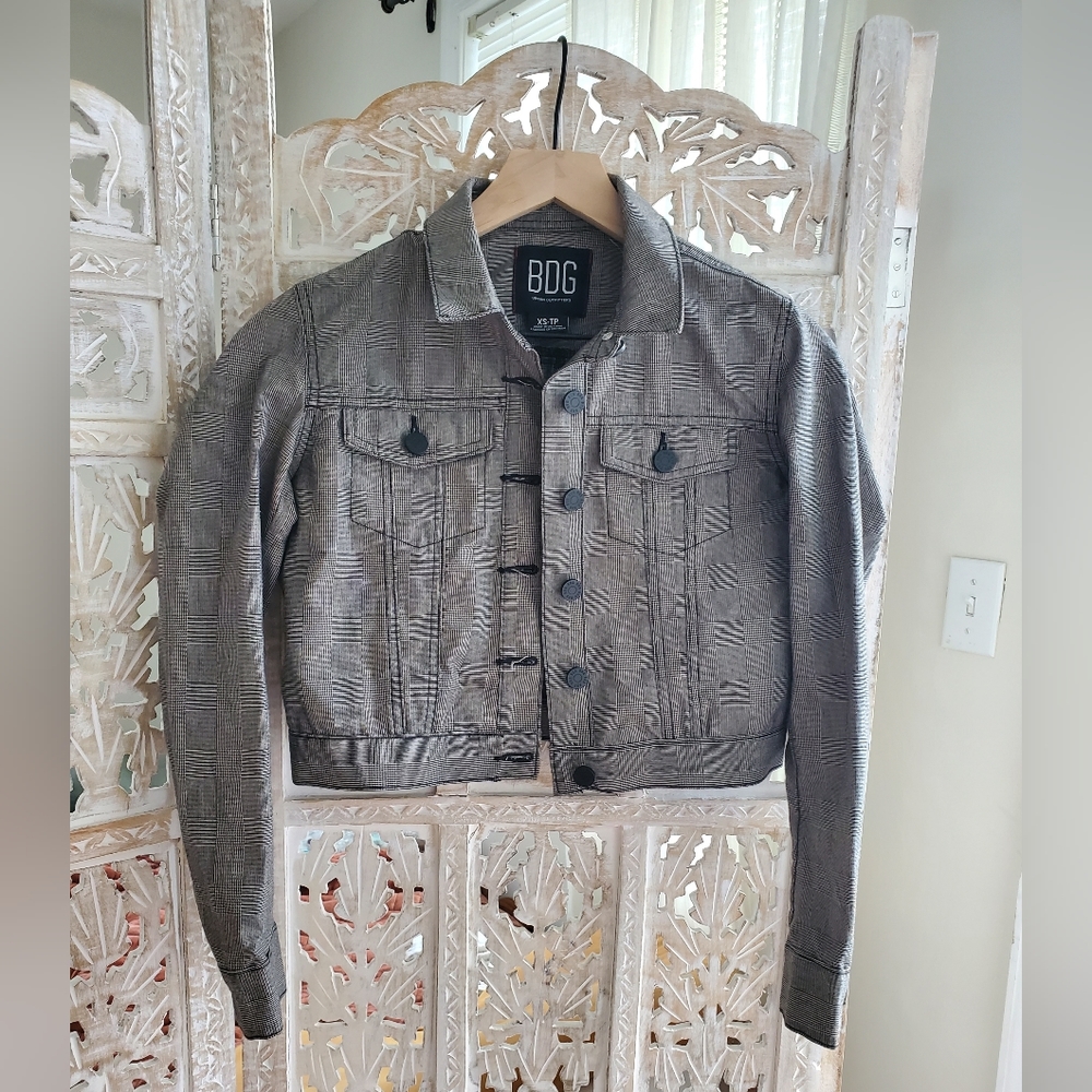 UO BDG Cropped Glenn Plaid Trucker Jacket